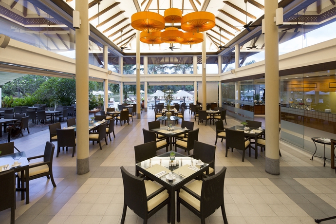 Imagen del bar/restaurante del Hotel Homm Suites Laguna. Foto 4