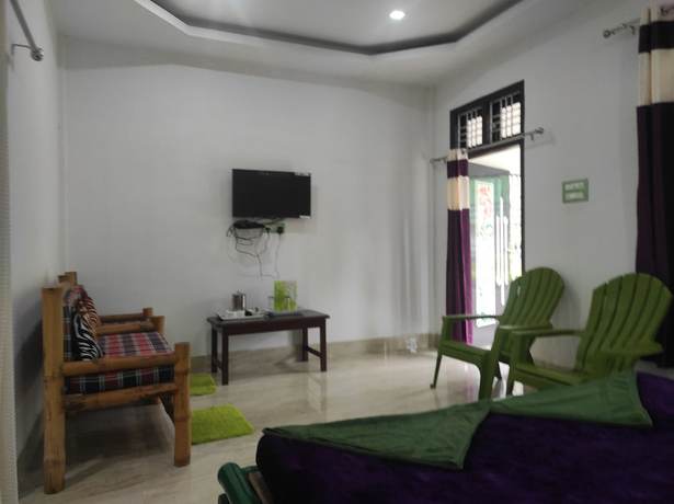 Imagen de la habitación del Hotel Homocation Seuj Nivas. Foto 5