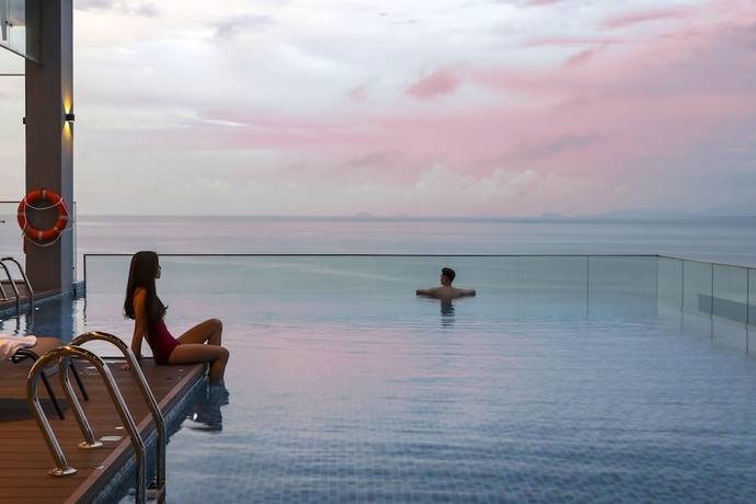 Imagen de la piscina del Hotel Hompton by the Beach Penang. Foto 19