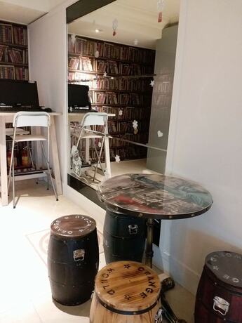 Imagen de los interiores del Hotel Hondow. Foto 18