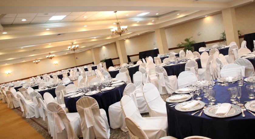 Imagen del bar/restaurante del Hotel Honduras Maya. Foto 2