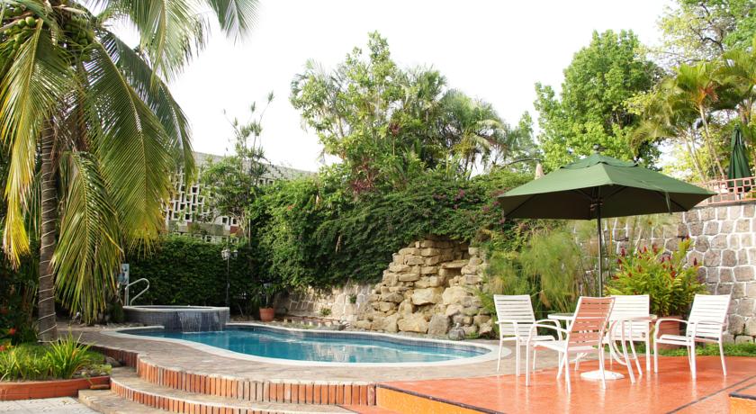 Imagen de la piscina del Hotel Honduras Maya. Foto 12