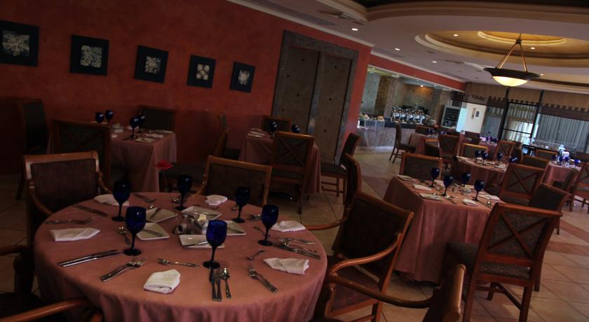 Imagen del bar/restaurante del Hotel Honduras Maya. Foto 4