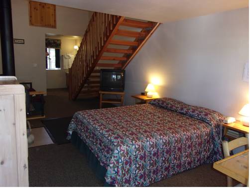 Imagen de la habitación del Hotel Honey Bear Lodge and Cabins. Foto 11