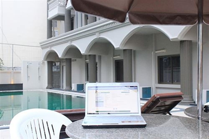 Imagen de la piscina del Hotel Honey Lodge. Foto 18