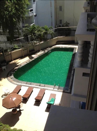 Imagen de la piscina del Hotel Honey Lodge. Foto 19