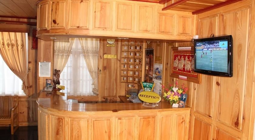 Imagen del bar/restaurante del Hotel Honey Pine. Foto 3