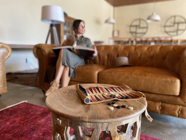 Imagen del bar/restaurante del Hotel Honeyguide Tented Safari Camps - Mantobeni. Foto 4