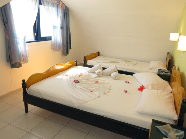 Imagen de la habitación del Hotel Honeymoon Beach Studios. Foto 6