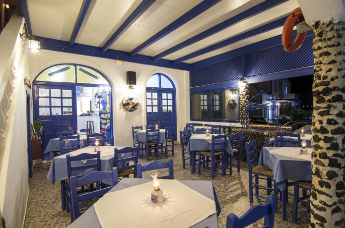 Imagen del bar/restaurante del Hotel Honeymoon Beach Studios. Foto 2