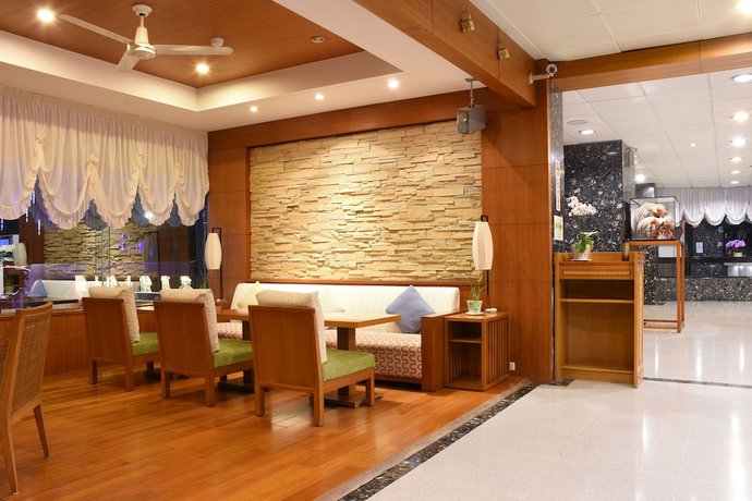 Imagen de los interiores del Hotel Honeymoon, Mhebu. Foto 20
