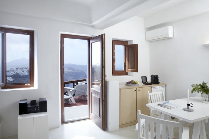 Imagen de la habitación del Hotel Honeymoon Petra Villas. Foto 6