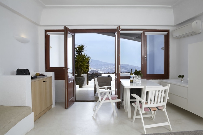 Imagen de la habitación del Hotel Honeymoon Petra Villas. Foto 7