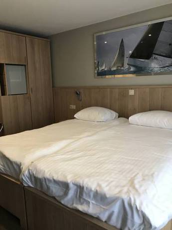 Imagen de la habitación del Hotel Honfleur. Foto 8