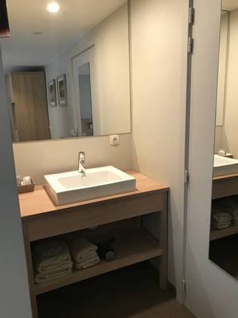 Imagen de la habitación del Hotel Honfleur. Foto 9