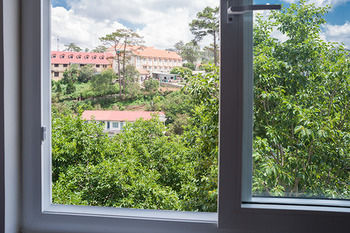 Imagen de la habitación del Hotel Hong Mon Villa. Foto 10