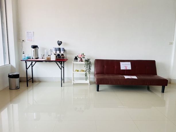 Imagen de los interiores del Hotel Honghub Sakon. Foto 18