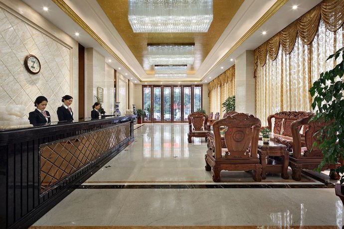 Imagen de los interiores del Hotel Honglilai Shenzhen. Foto 19