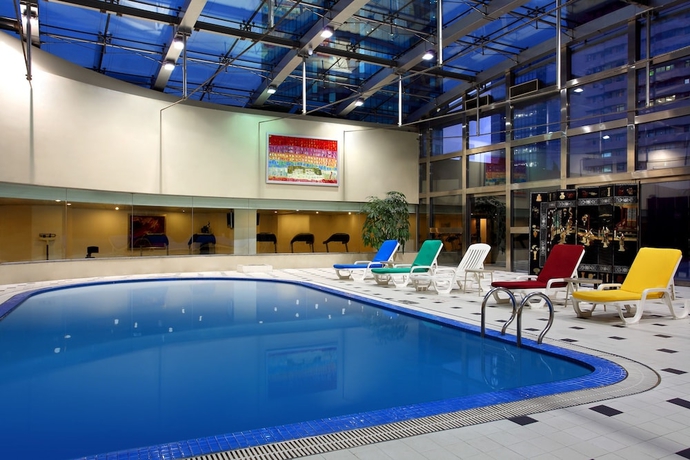 Imagen de la piscina del Hotel Hongqiao Jin Jiang Hotel. Foto 17