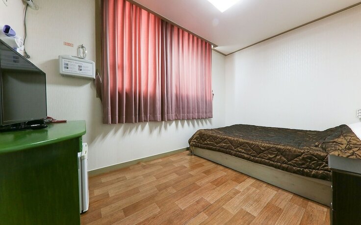 Imagen de la habitación del Hotel Hongsung Dongyang. Foto 18