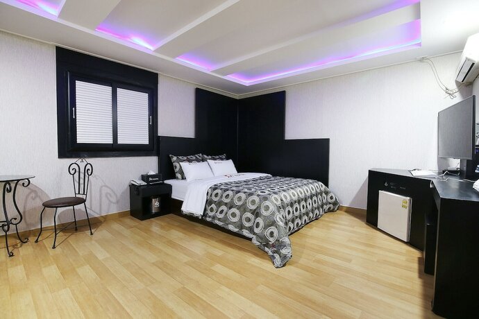 Imagen de la habitación del Hotel Hongsung Jun. Foto 12