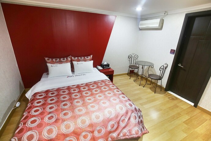 Imagen de la habitación del Hotel Hongsung Jun. Foto 15