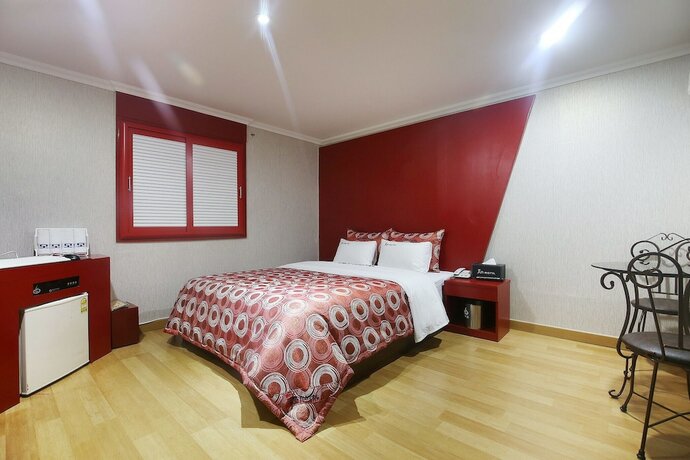 Imagen de la habitación del Hotel Hongsung Jun. Foto 17