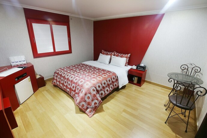 Imagen de la habitación del Hotel Hongsung Jun. Foto 18