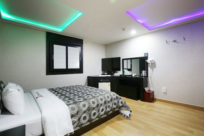 Imagen de la habitación del Hotel Hongsung Jun. Foto 19
