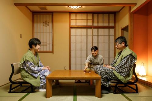 Imagen de la habitación del Hotel Honjin Hiranoya Kofukan. Foto 4