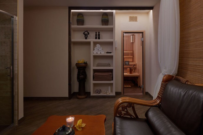 Imagen de la piscina del Hotel Honour and Grace Hotel. Foto 19