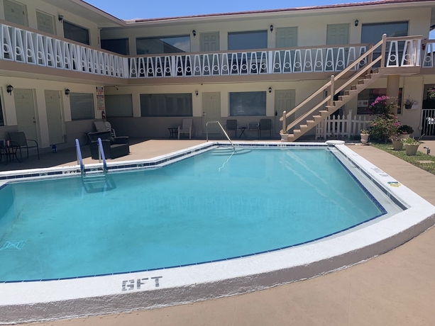 Imagen de la piscina del Hotel Honu Cove. Foto 12