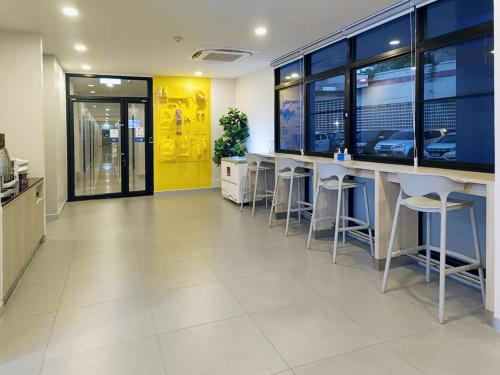 Imagen general del Hotel Hop Inn Suphanburi. Foto 14