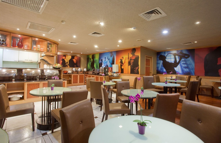 Imagen del bar/restaurante del Hotel Hope City Fushing. Foto 3