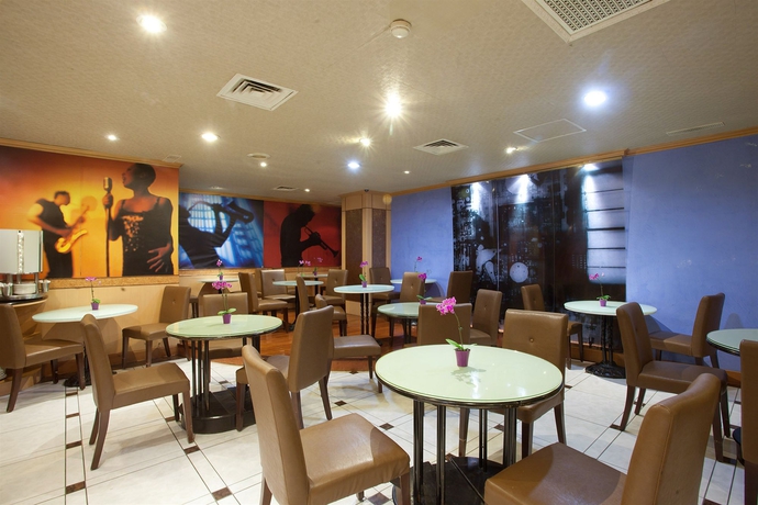 Imagen del bar/restaurante del Hotel Hope City Fushing. Foto 4