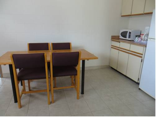 Imagen de la habitación del Hotel Hope Inn and Suites. Foto 3
