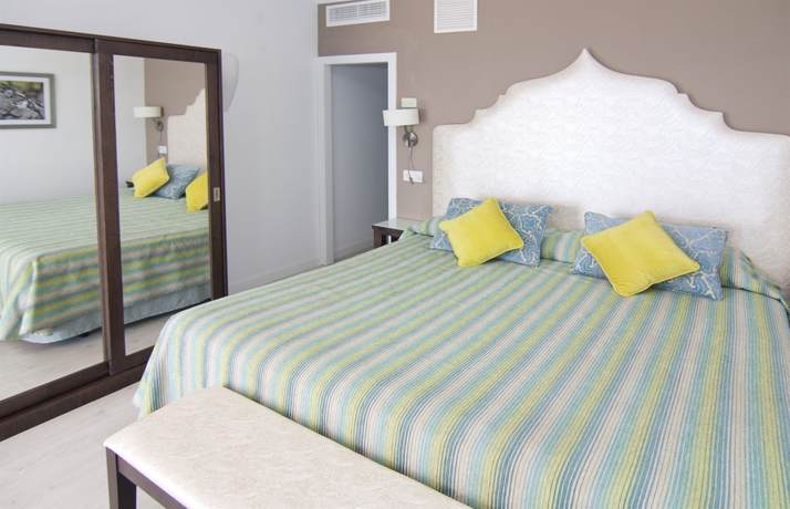 Imagen de la habitación del Hotel Hoposa Bahia. Foto 11