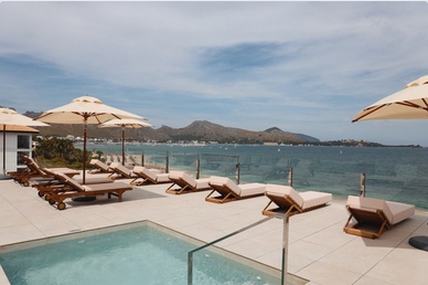 Imagen de la piscina del Hotel Hoposa Uyal. Foto 16