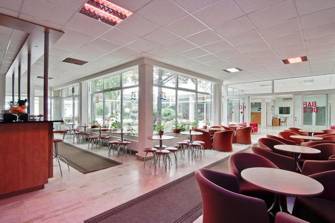 Imagen de los interiores del Hotel Hora. Foto 8