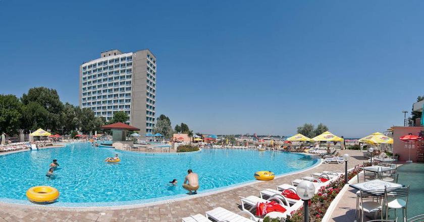 Imagen de la piscina del Hotel Hora. Foto 15