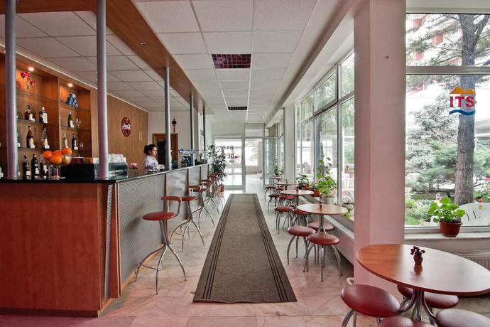 Imagen del bar/restaurante del Hotel Hora. Foto 4