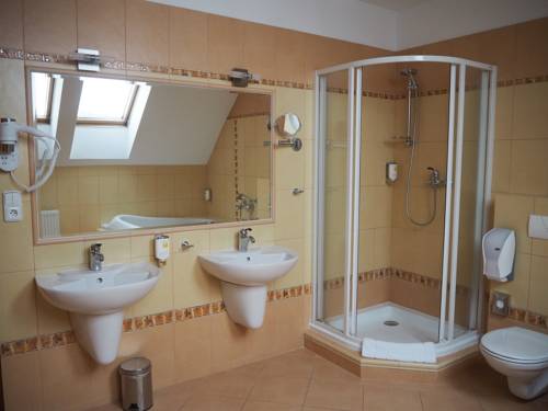 Imagen de la habitación del Hotel Horal. Foto 3