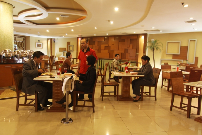 Imagen del bar/restaurante del Hotel Horison Arcadia Mangga Dua. Foto 5