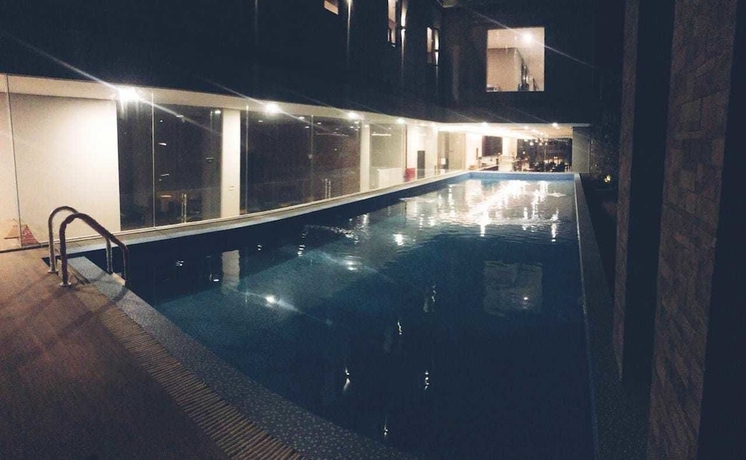 Imagen de la piscina del Hotel Horison Emerald Timoho Yogyakarta. Foto 18
