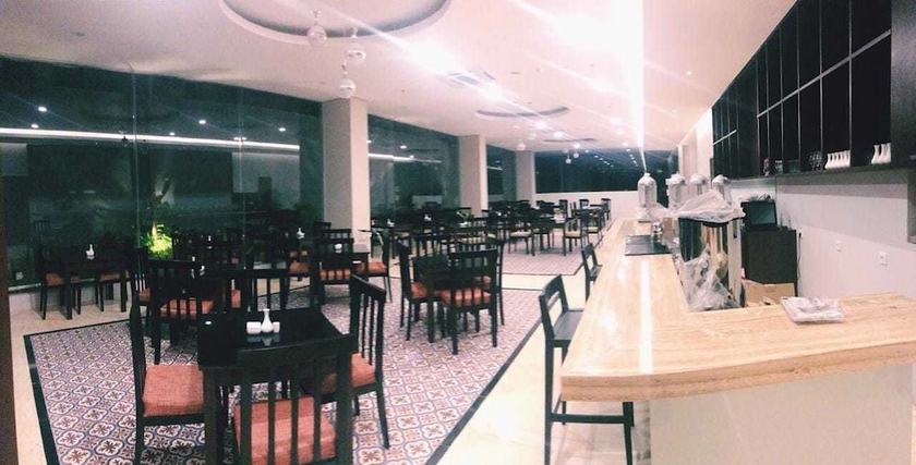 Imagen del bar/restaurante del Hotel Horison Emerald Timoho Yogyakarta. Foto 2