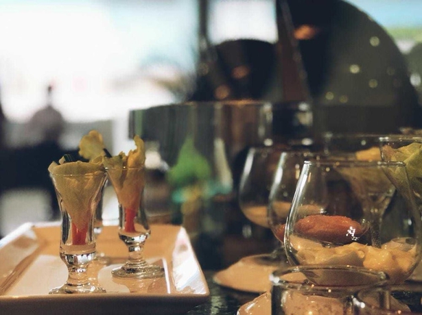 Imagen del bar/restaurante del Hotel Horison Emerald Timoho Yogyakarta. Foto 4