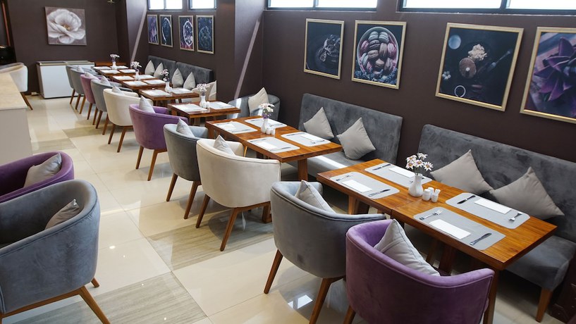 Imagen del bar/restaurante del Hotel Horison Inn Alaska Semarang - Chse Certified. Foto 3
