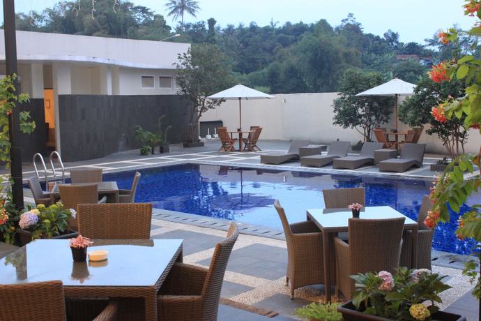 Imagen de la piscina del Hotel Horison Sukabumi - Chse Certified. Foto 19