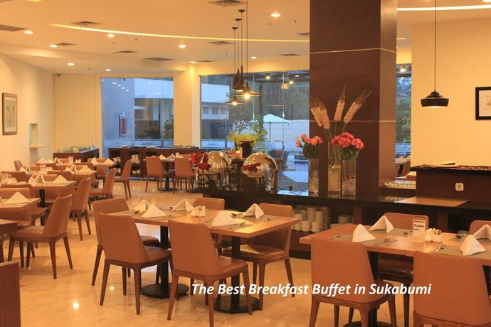 Imagen del bar/restaurante del Hotel Horison Sukabumi - Chse Certified. Foto 2