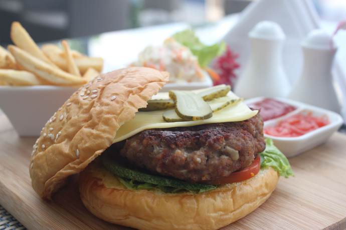 Imagen del bar/restaurante del Hotel Horison Sukabumi - Chse Certified. Foto 4